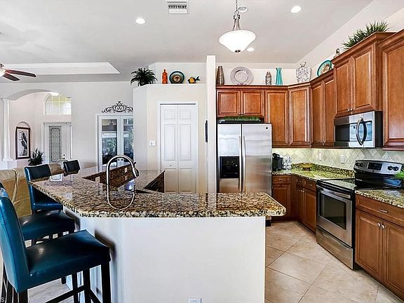 4th image of 5248 SW 18th Ave