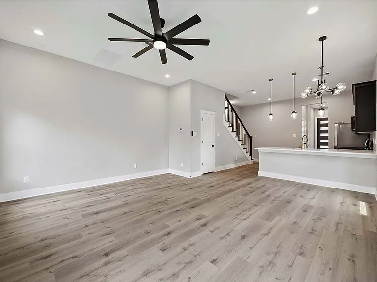 217 Pheasant St #A — Photo 2