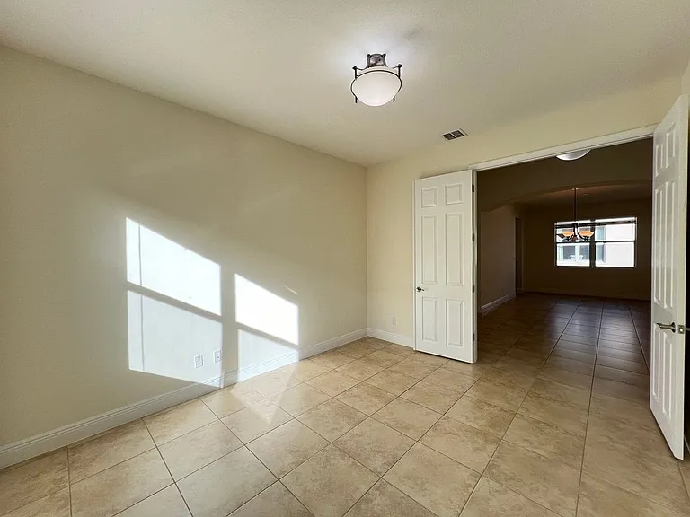 11948 SW Crestwood Cir — Photo 5