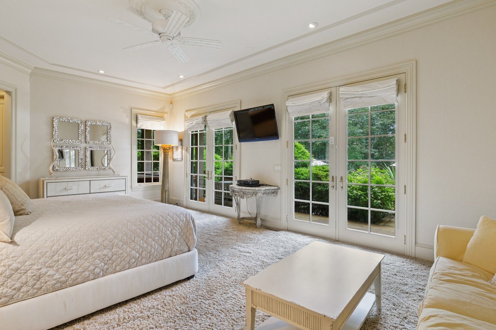  1ST FLOOR MASTER SUITE