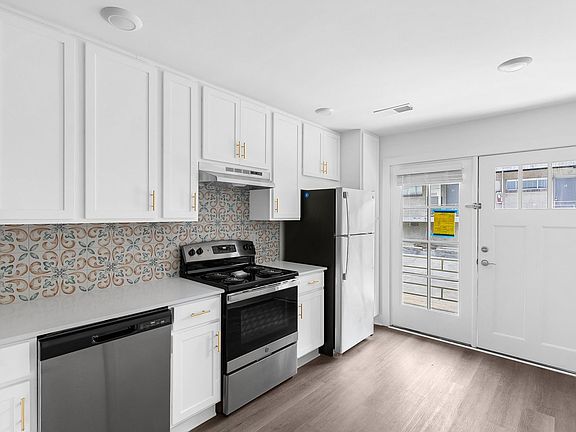 5th image of 2933 Clairmont Ave #2