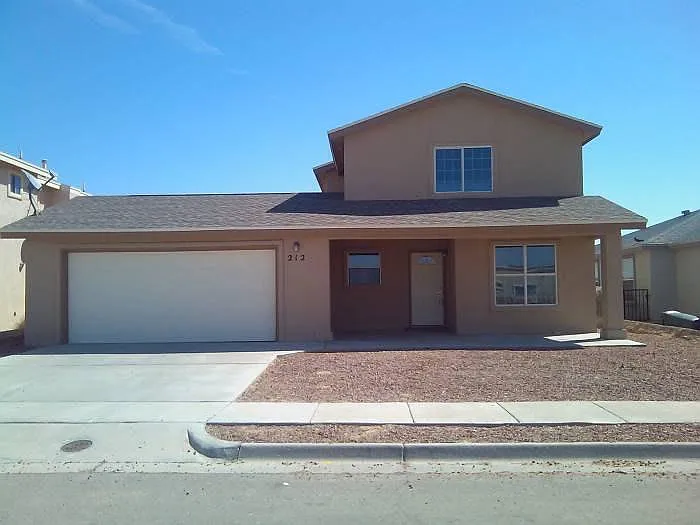 212 Desert Breeze Drive — Photo 1
