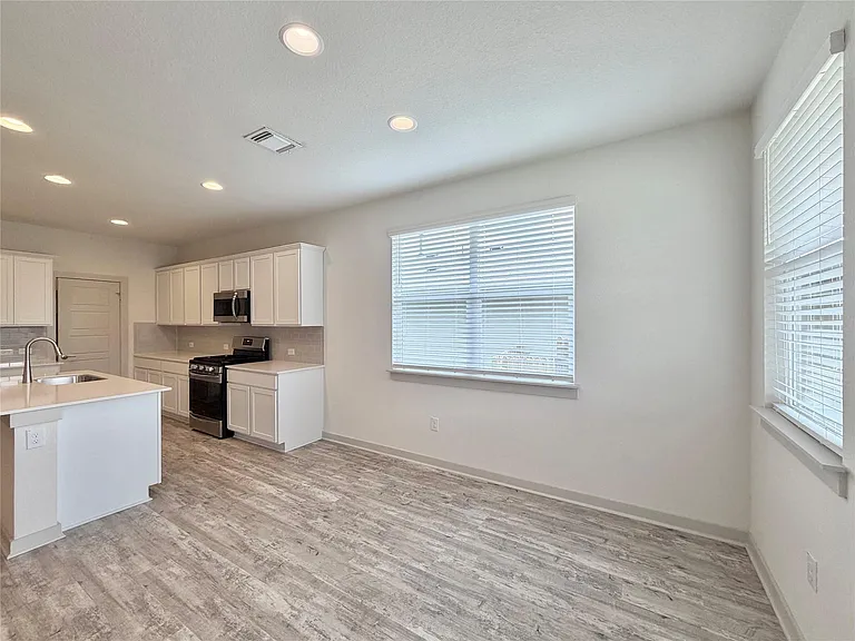 10214 Norshire Ln — Photo 11