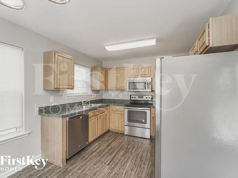 916 Lakehill Rd — Photo 5