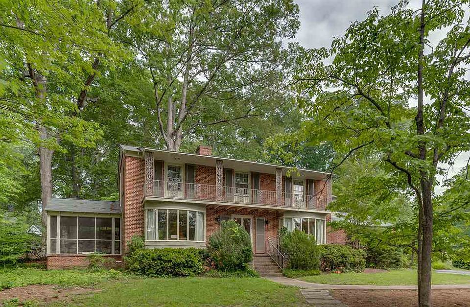 1st image of 240 S Park Dr