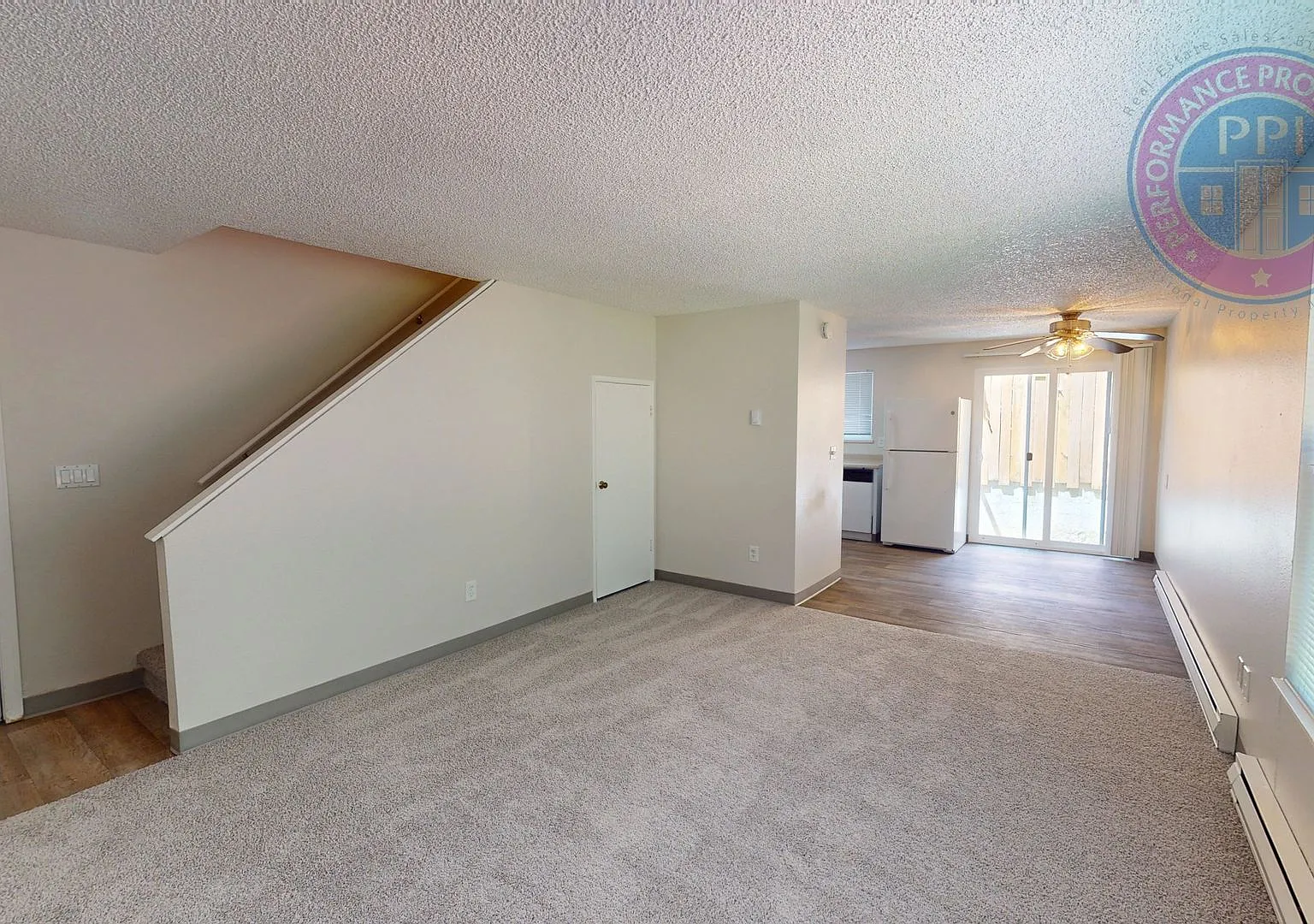 tuf8640 — Photo 1