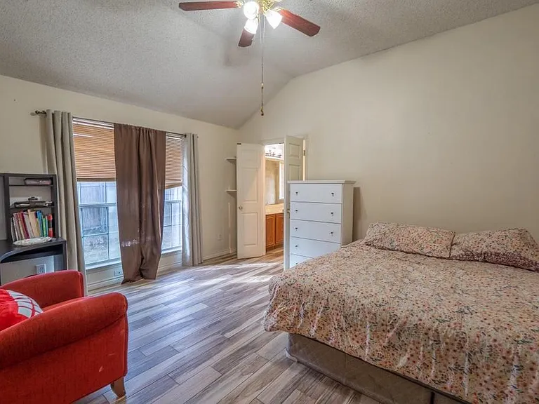 2414 Coventry Ct — Photo 8