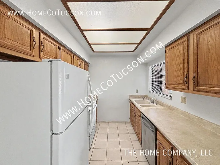 5750 N Camino Esplendora #109 — Photo 4