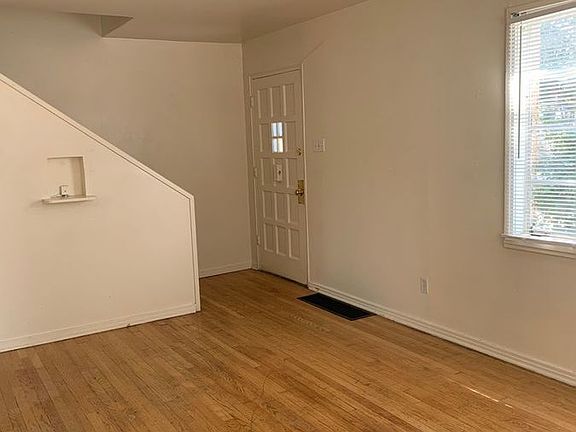3rd image of 1007 Hermosa Dr SE