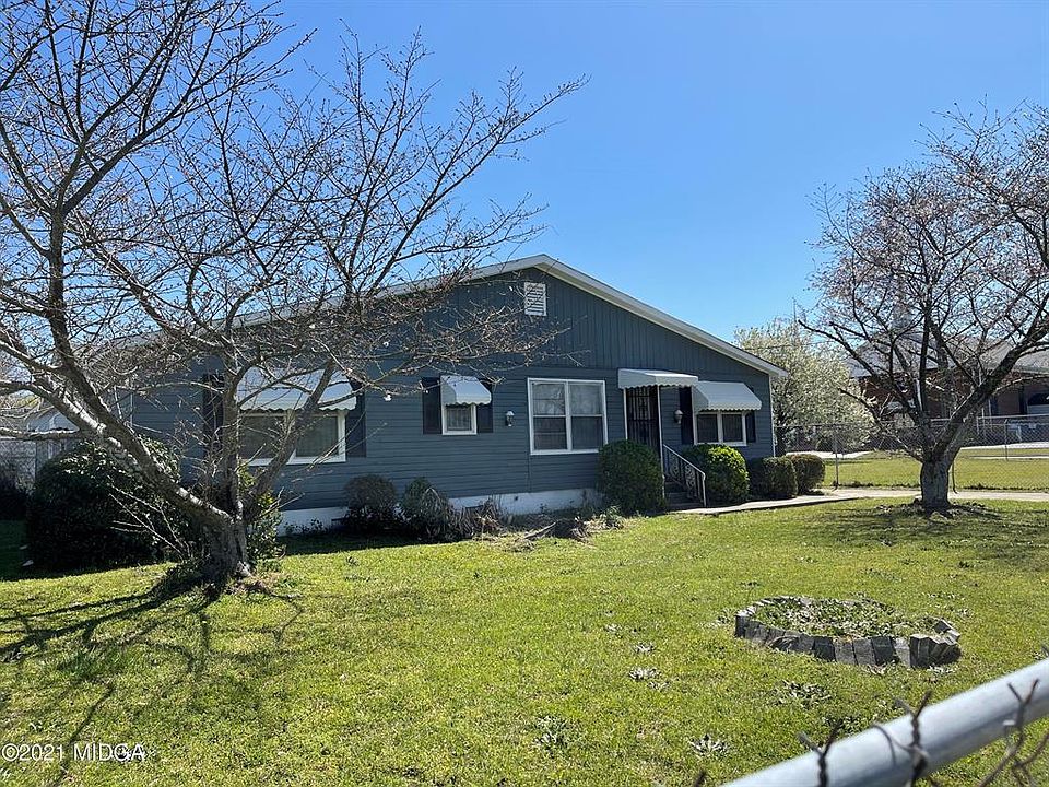 2nd image of 576 May Ave