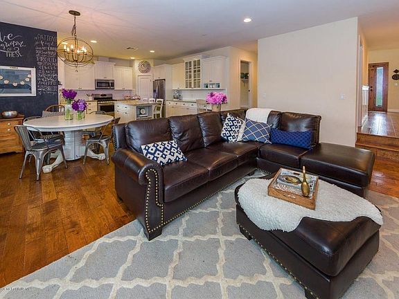 5th image of 2404 Prospect Ave