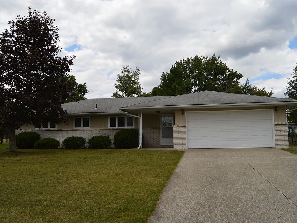 1st image of 17068 Park Lane Dr