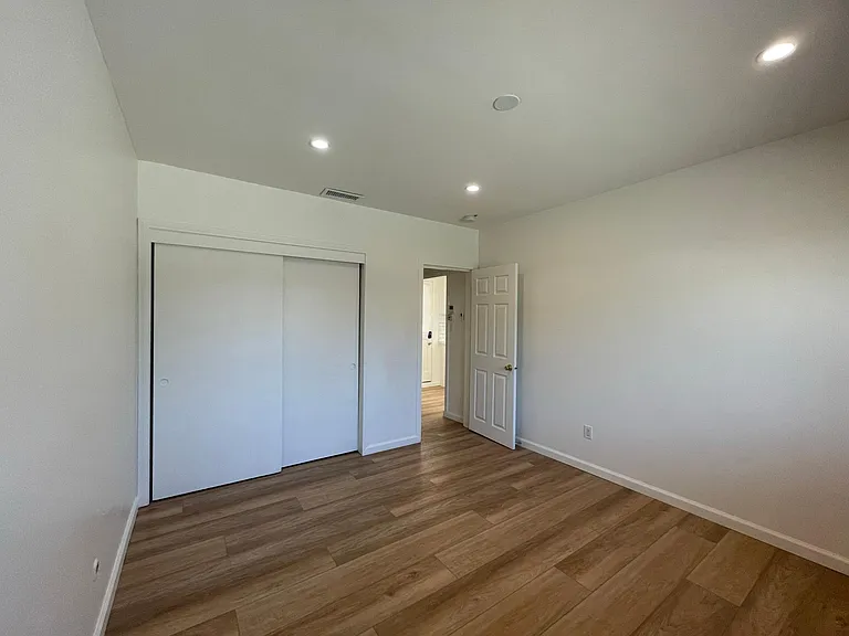 6946 Gentry Ave — Photo 9