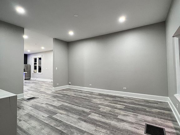 2nd image of 3044 Calwagner St