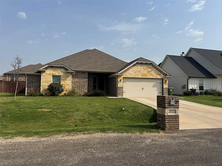 3022 Promenade Dr — Photo 2