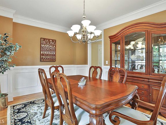 5th image of 130 Reynolds Pl