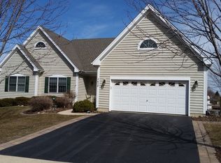 27W440 Waterford Dr, Winfield, IL 60190