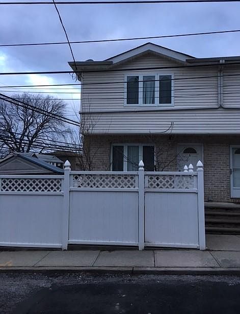 2nd image of 8 Towers Ln