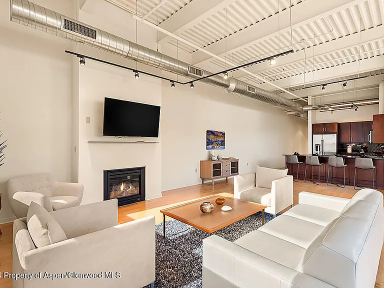 361 Robinson St #326 — Photo 7