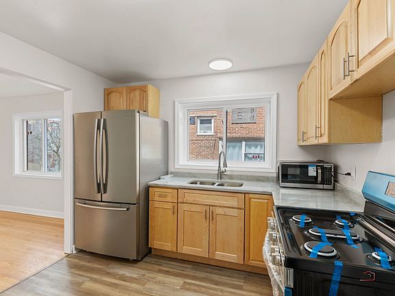 4th image of 7355 N Ridge Blvd APT 2A