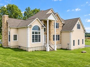 107 Breeze Hill Rd, New Hampton, NY 10958