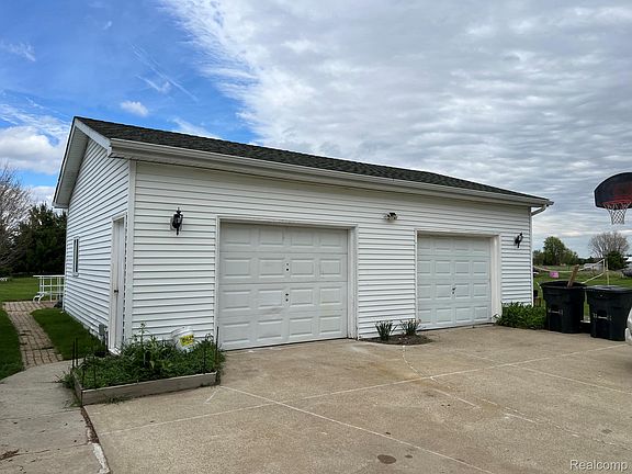 4th image of 2385 Barnes Rd