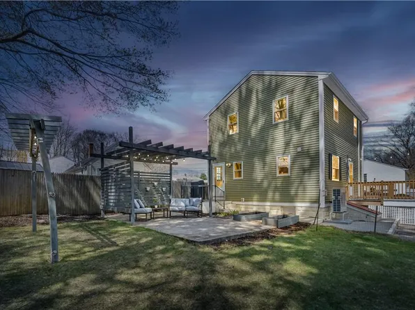 15 Glendale Ave, Riverside, RI 02915
