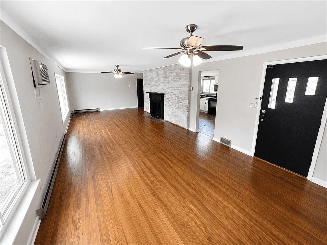 4 bed, 1800 sqft, $2,595 — Photo 4