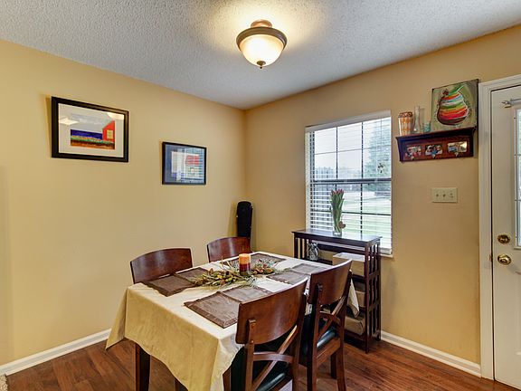 5th image of 907 Chip Cove Ln