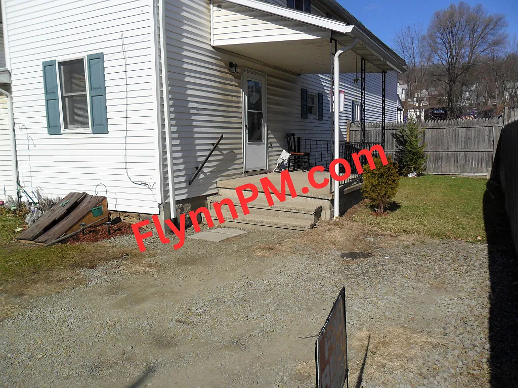 2 bed, $550 — Photo 1
