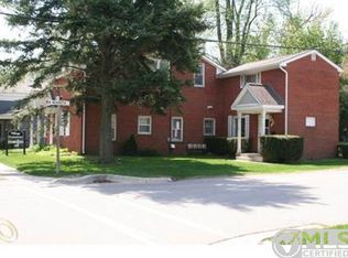 7 S Holcomb Rd, Clarkston, MI 48346