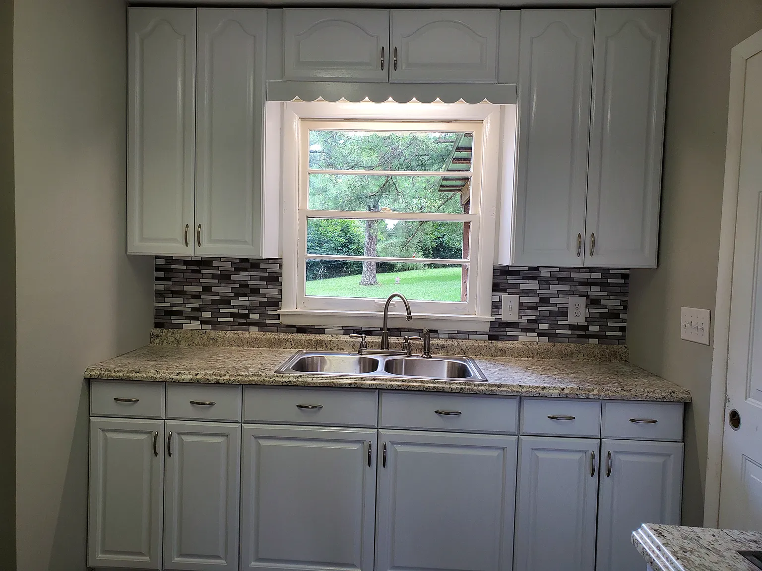 3 bed, 1500 sqft, $1,500 — Photo 2