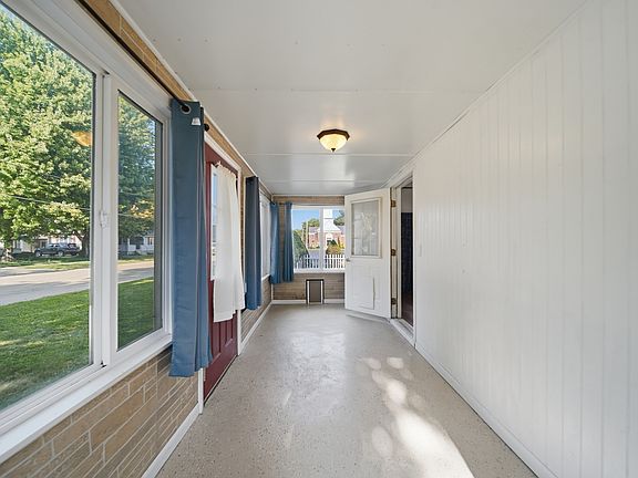 4th image of 809 W 5th St