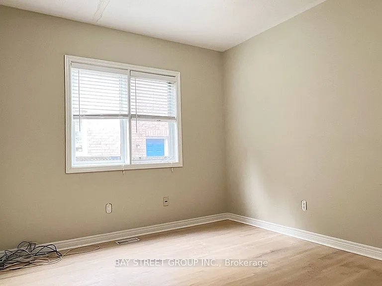 49 Forester Cres — Photo 10