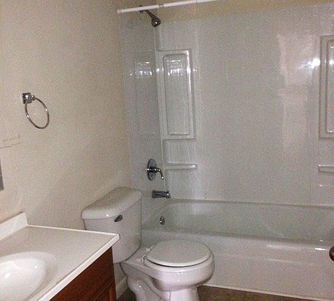 4th image of 109 Terrace Ct APT 2A