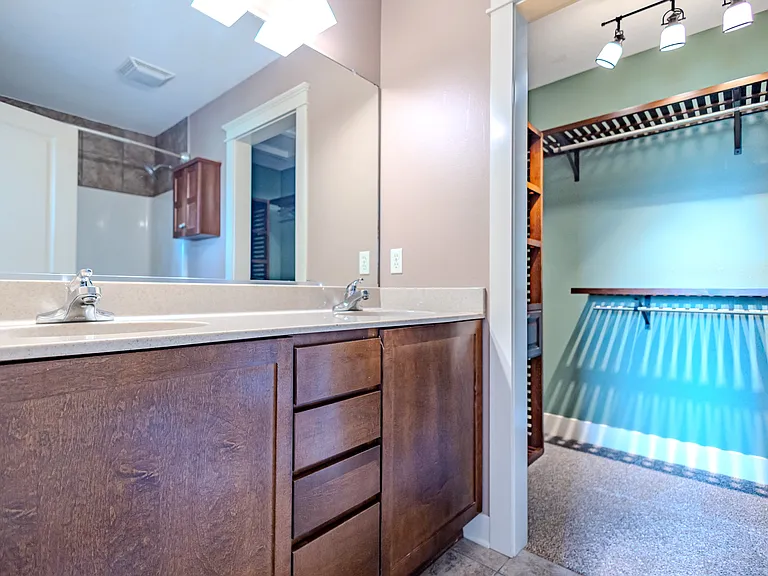 3600 SE Glenstone Dr #807 — Photo 5