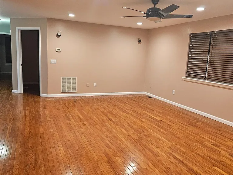 316 Ventnor Ct — Photo 18
