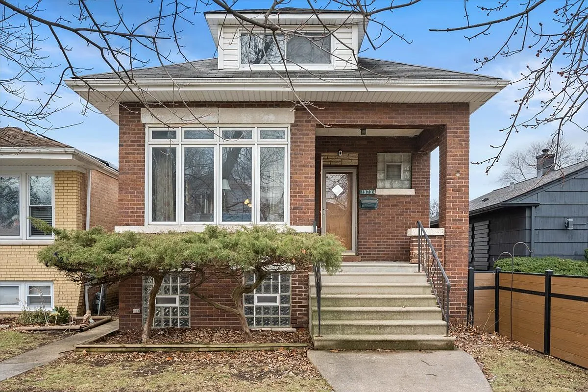 10704 S Albany Ave photo 1