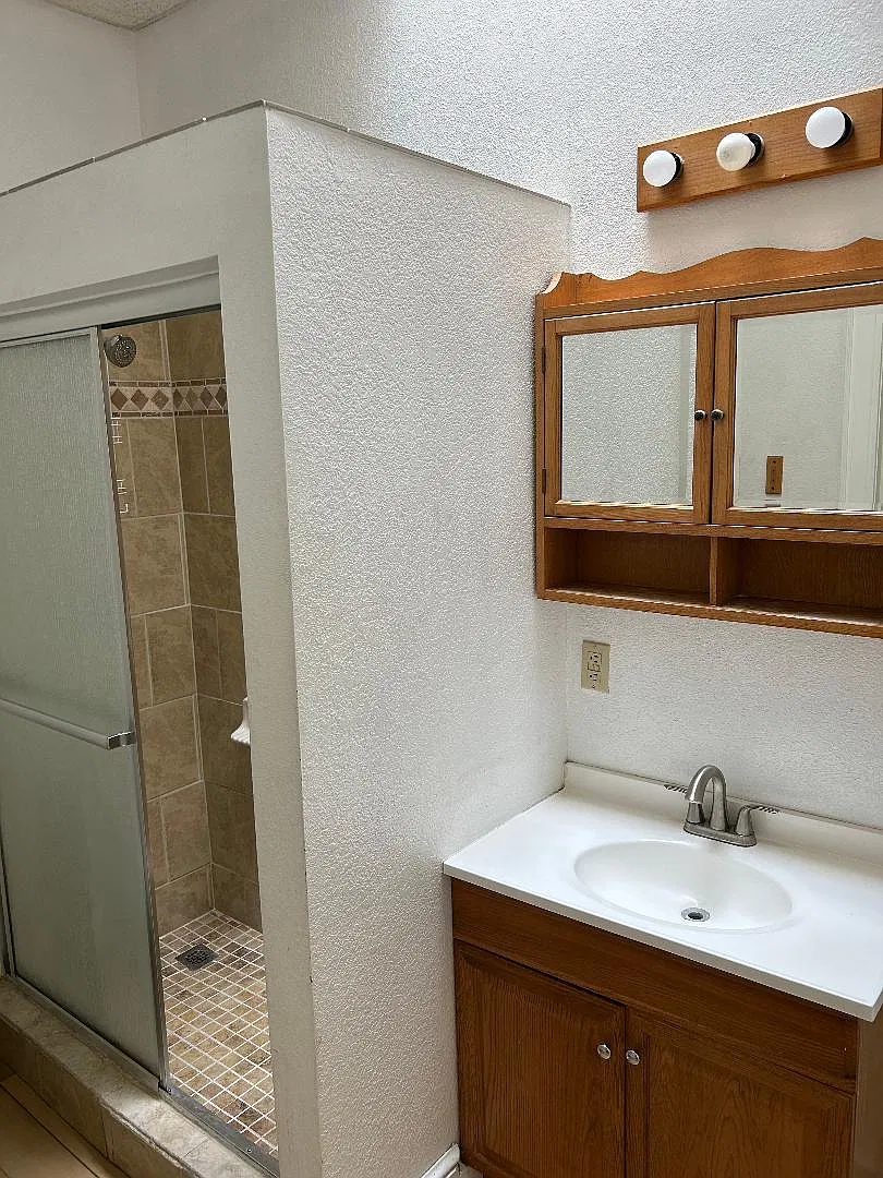 102 W Roanoke St — Photo 3