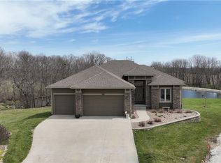 19455 Tomahawk Ln, Saint Joseph, MO 64505