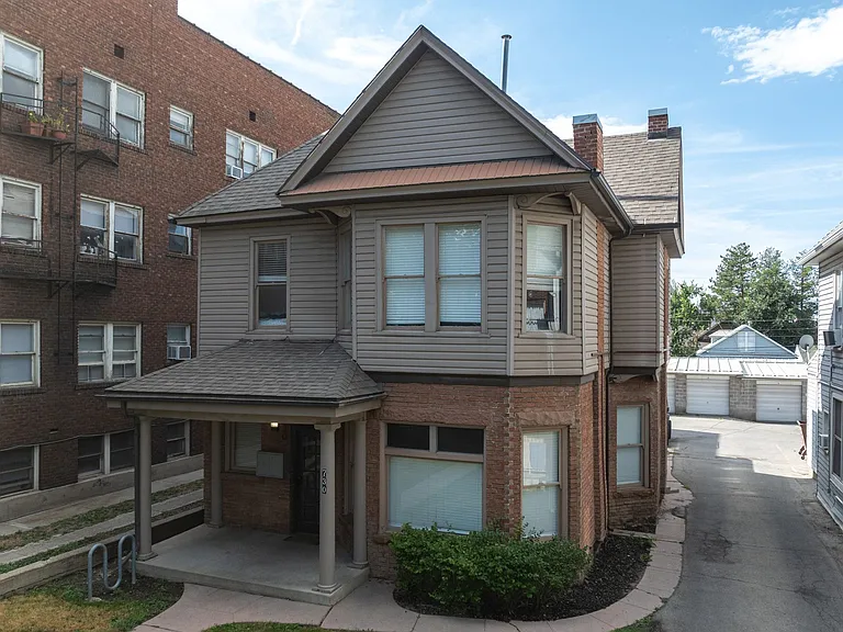 Council Crest Apartments — Photo 16
