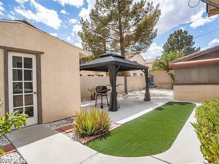 7861 Darby Ave — Photo 48
