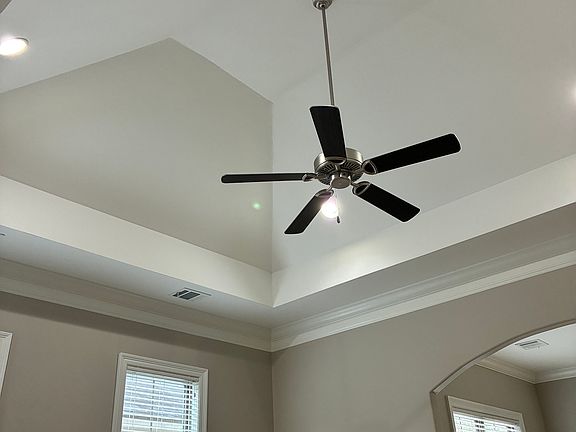 5th image of 221 Twin Meadow Ln