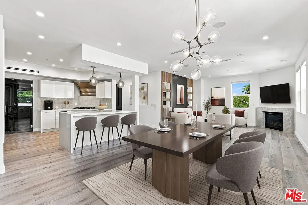 2 bed, 2.5 bath, 1520 sqft, $8,800 — Photo 1
