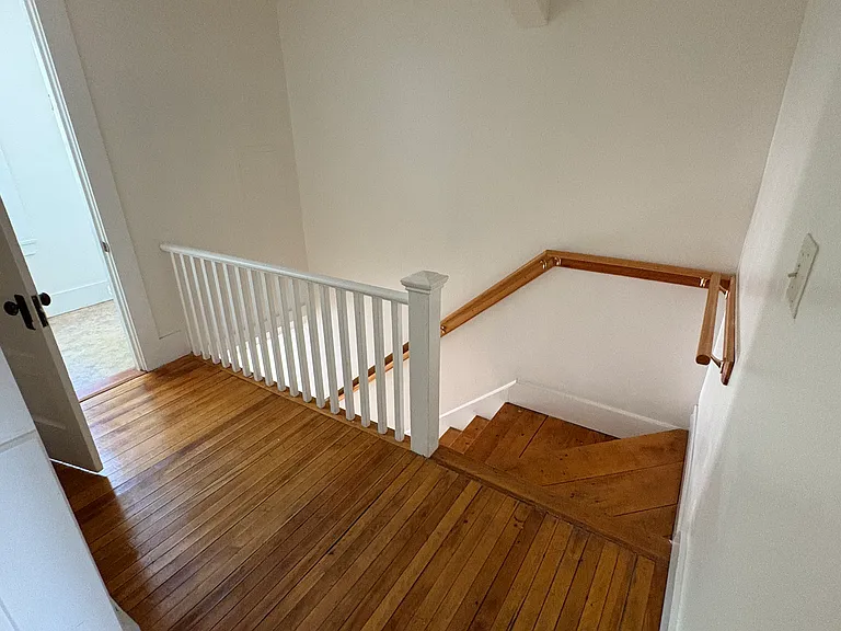 10 Knapp St #3 — Photo 8