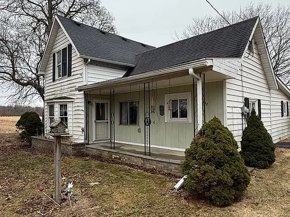 7832 E Roggy Rd, Ithaca, MI 48847