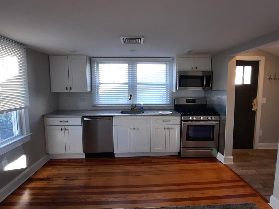 1st image of 35 Irving Pl