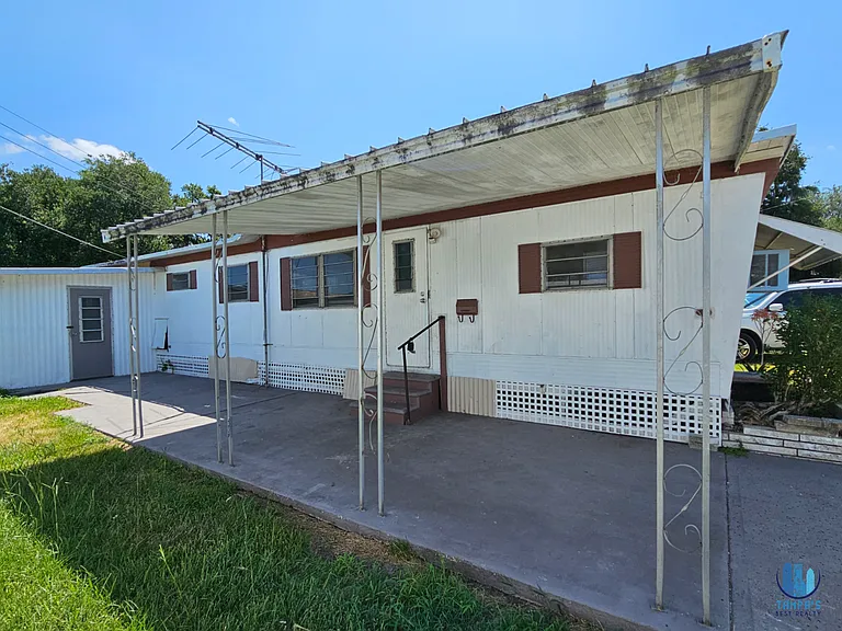 503 Longfellow Blvd — Photo 2