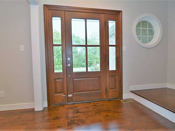 5th image of 10477 Lauren Ct