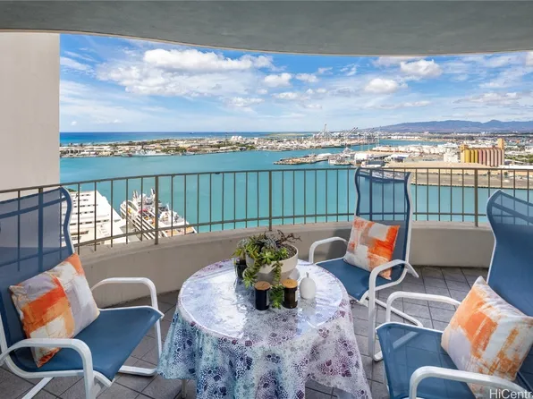 66 Queen St APT 2702, Honolulu, HI 96813